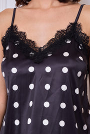 Caraco à pois en satin avec dentelle