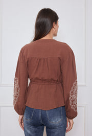 Chemise bohème brodée à taille cintrée