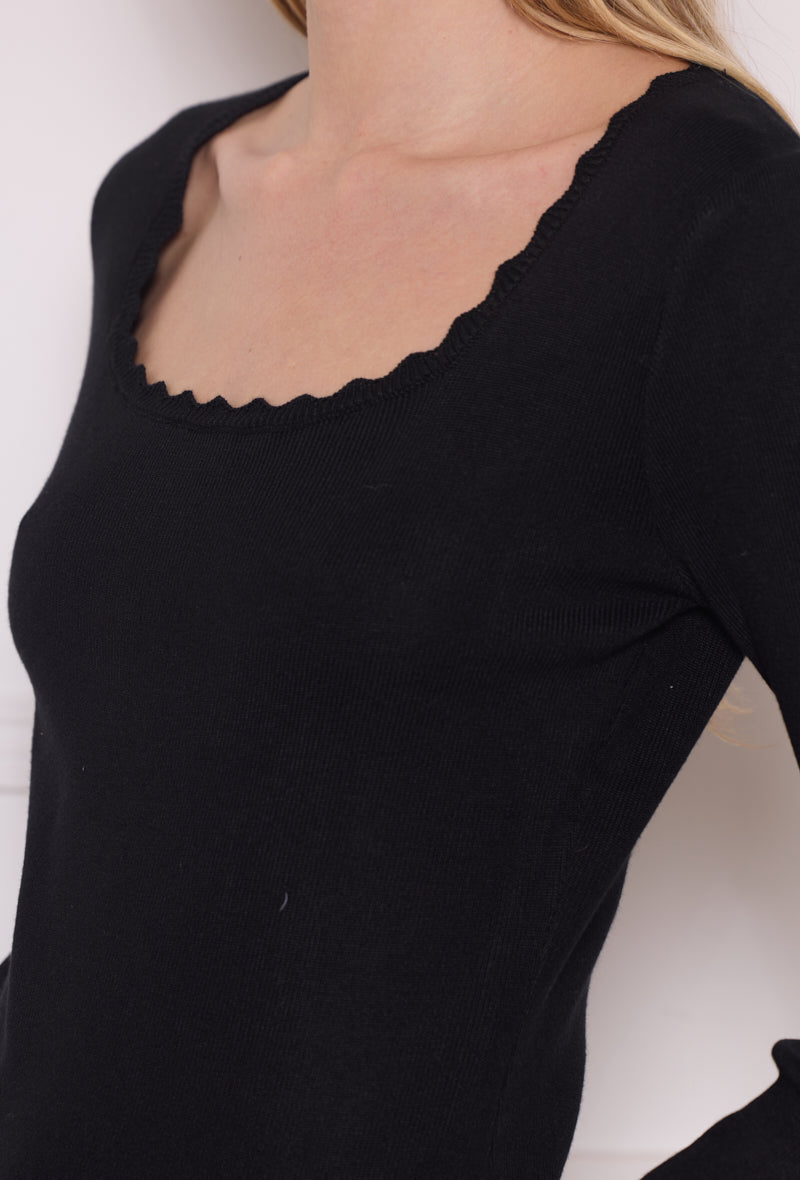 Pull maille col carré dentelle