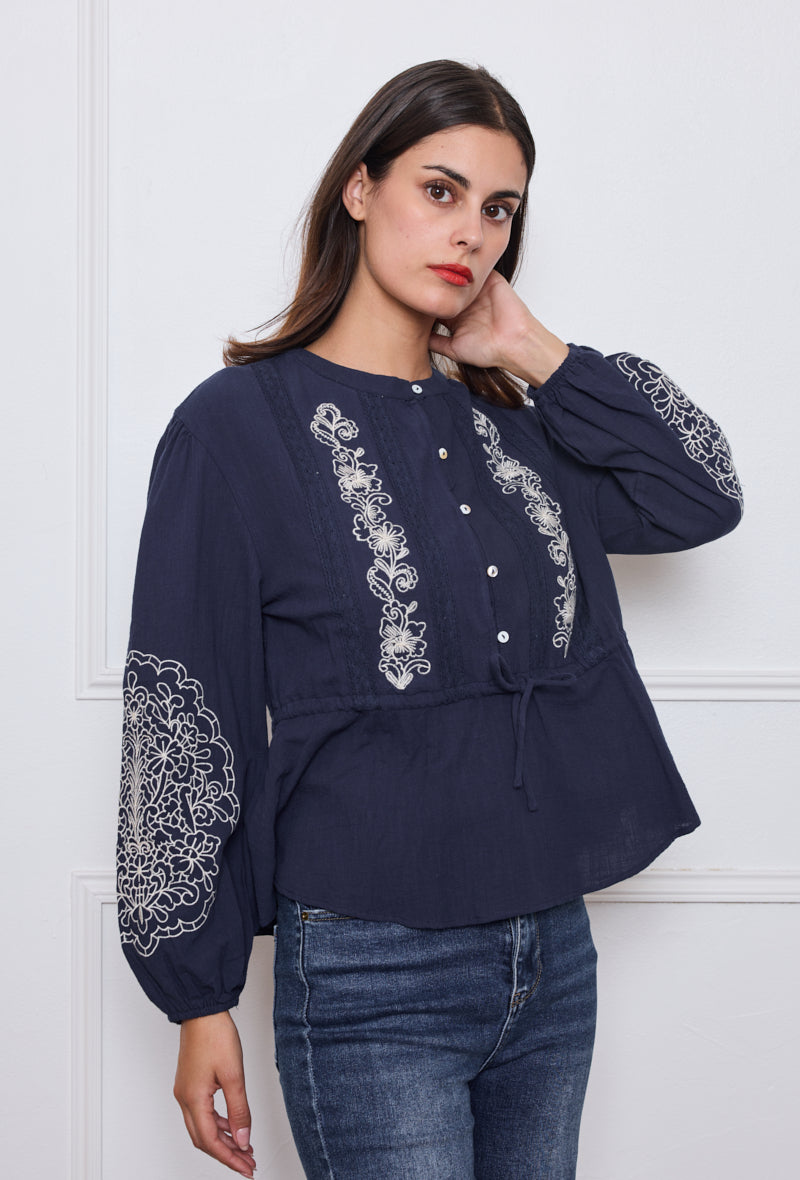 Chemise bohème brodée à taille cintrée