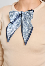 Pull maille nœud satiné
