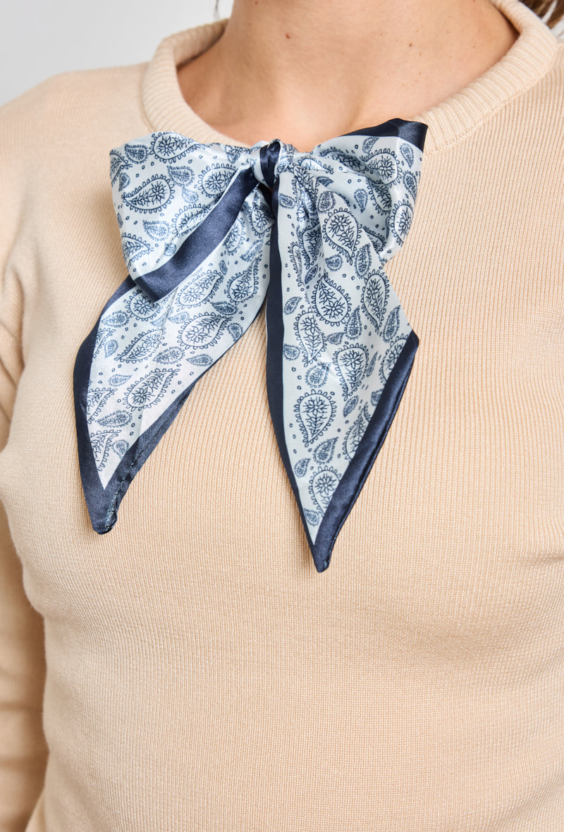 Pull maille nœud satiné