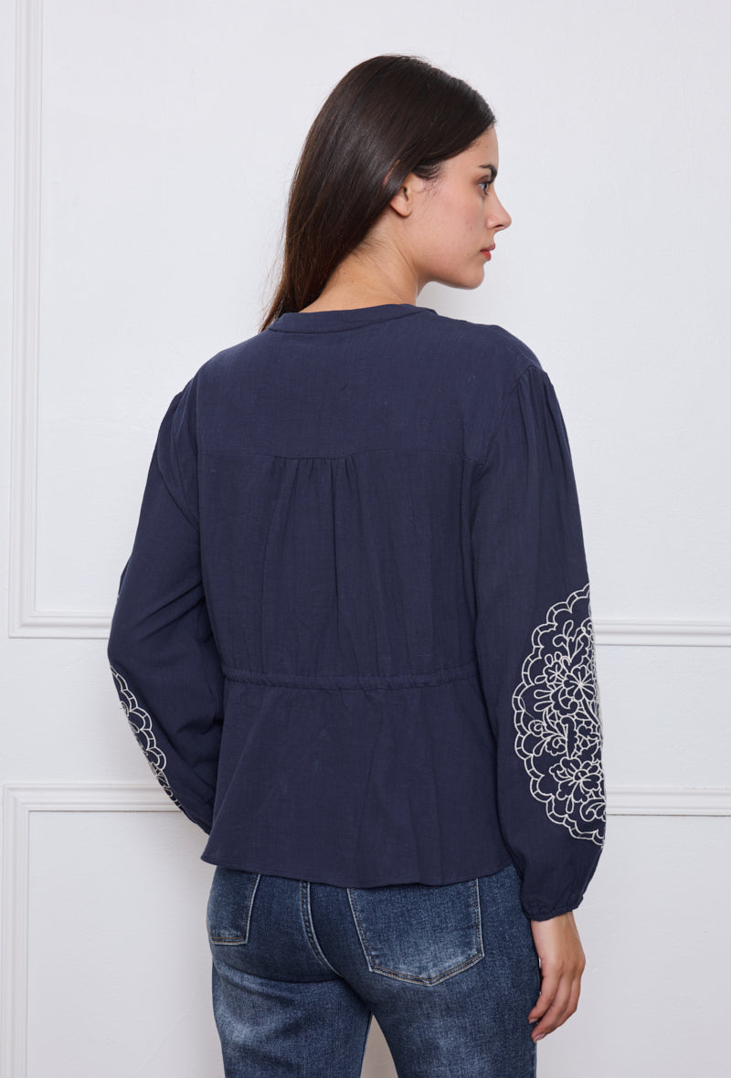 Chemise bohème brodée à taille cintrée