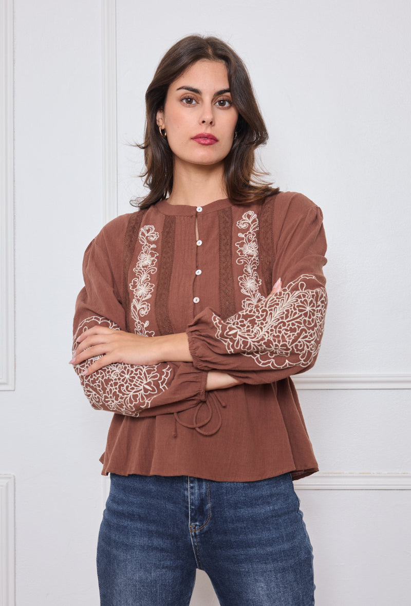 Chemise bohème brodée à taille cintrée