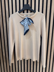 Pull maille nœud satiné