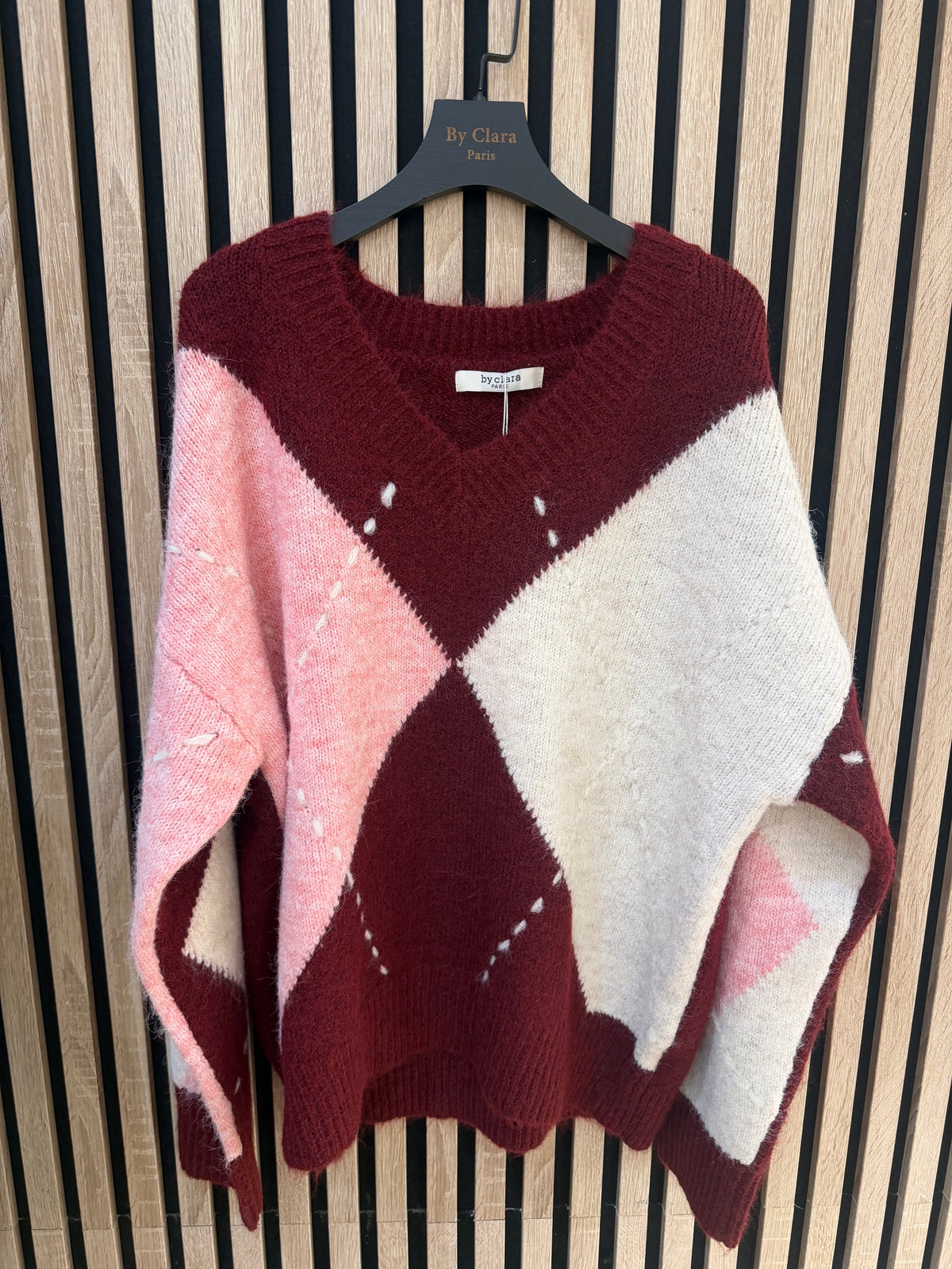 Pull maille col V motif losanges