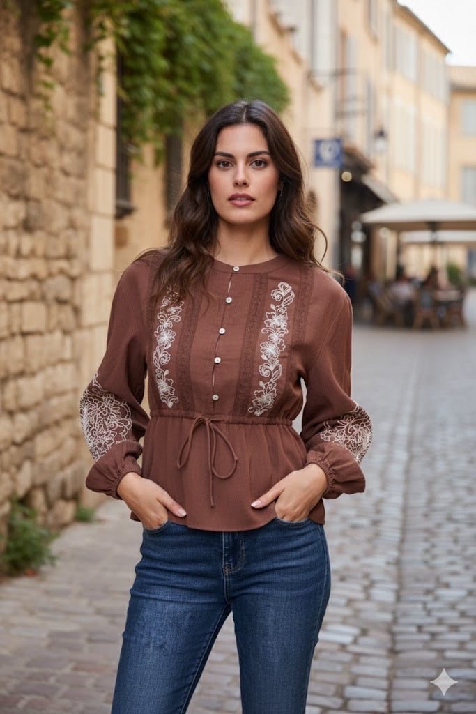 Chemise bohème brodée à taille cintrée