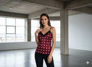 Caraco à pois en satin avec dentelle