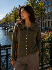 Gilet en maille à col volanté