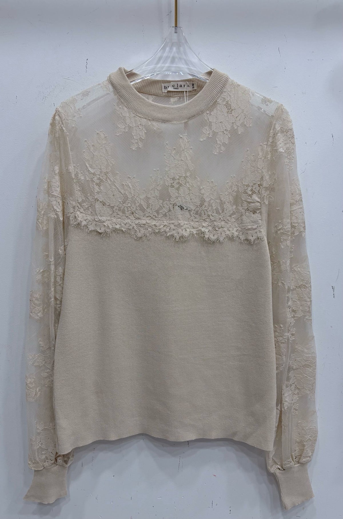 Pull maille et dentelle