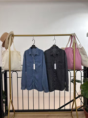 Chemise en jean ornée de motifs